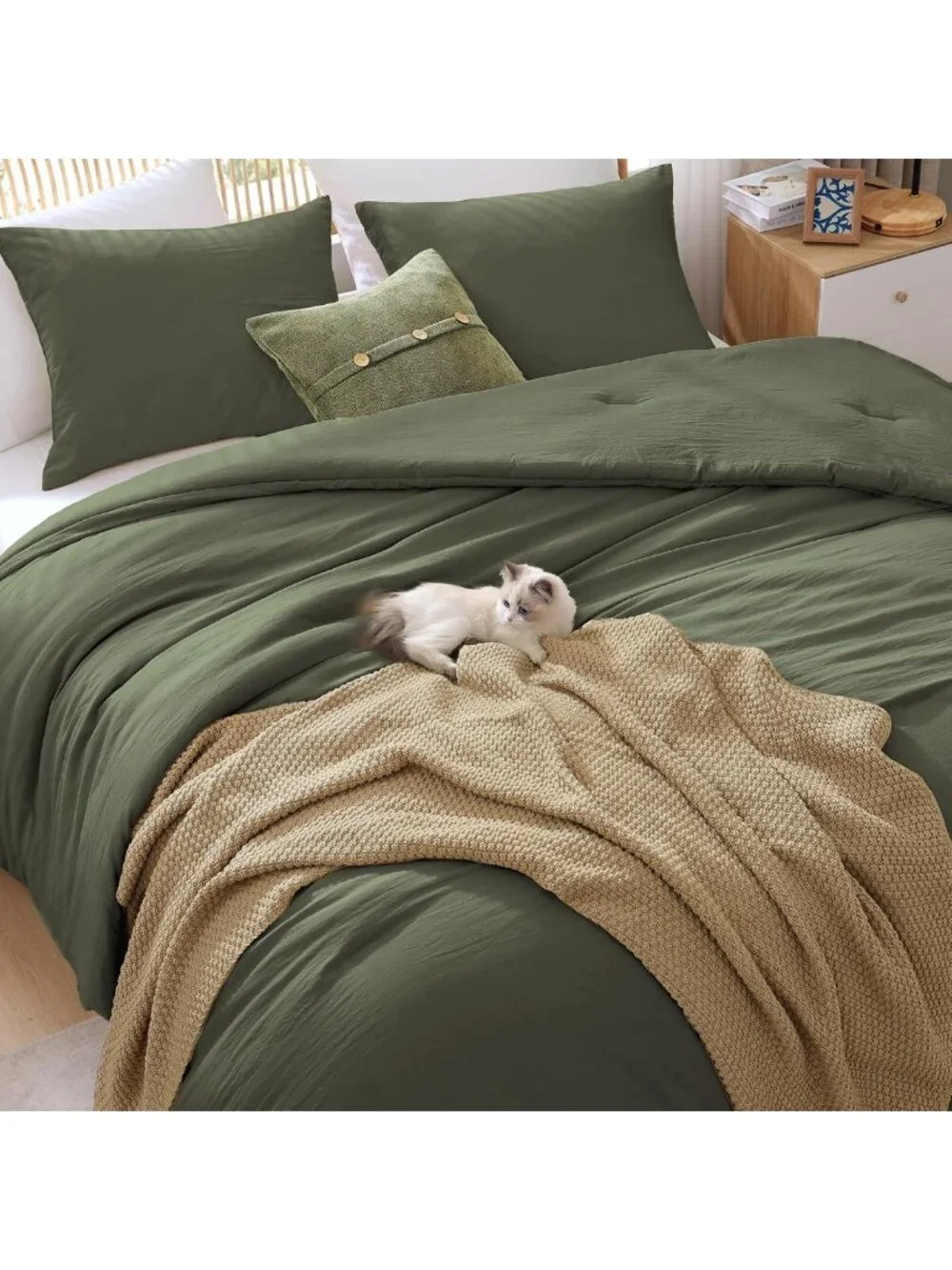 Cozy King Size 3-Piece Olive Green Comforter Set - Soft Bedding for Ultimate